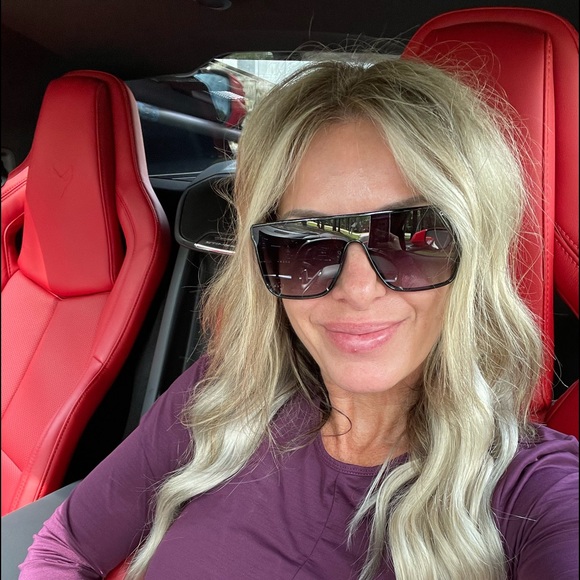 Meet your Posher, Evelyn - Picture 1 of 2